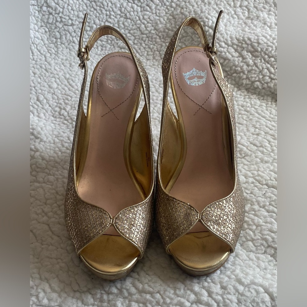 Elegant Gold Slingback Heels